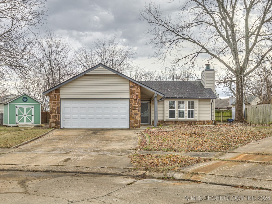 14527 S Maple Place, Glenpool, OK 74033 - photo 1