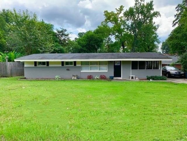 Ranch-style house with a front yard