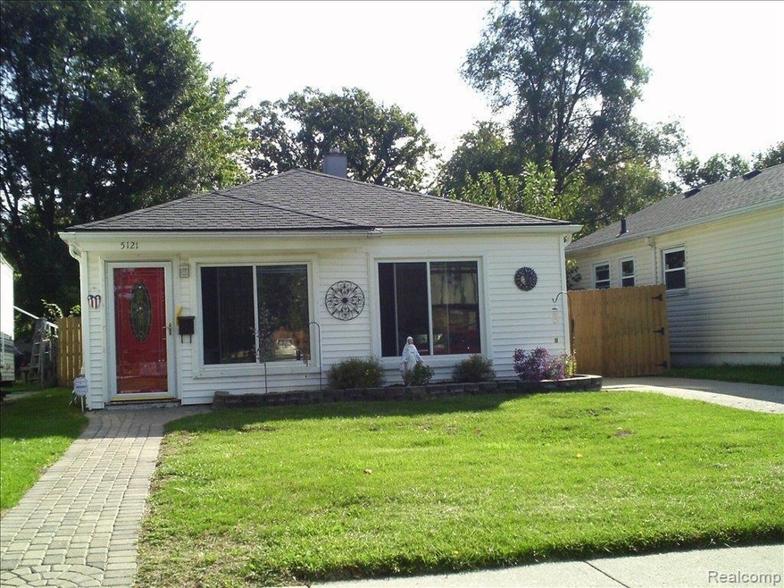 FRONT OF HOUSE