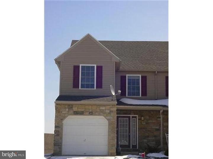 1603 Greystone Cir unit 362, Alburtis, PA 18011 - photo 1