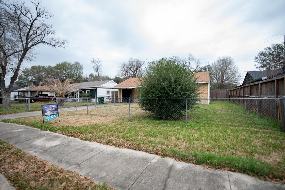 3923 Daphne St, Houston, TX 77021 - photo 1