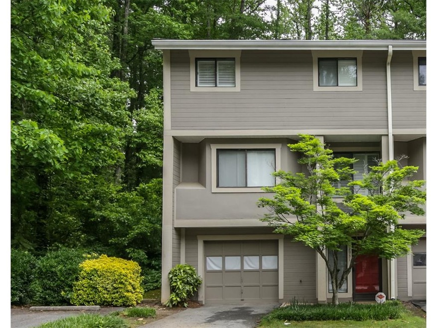 Beautiful Townhome in Lovely East Cobb!