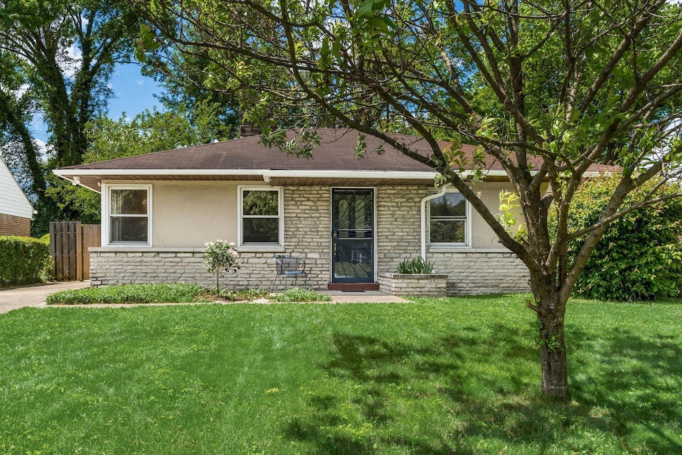 59 N Ashburton Rd, Columbus, OH 43213 - photo 1