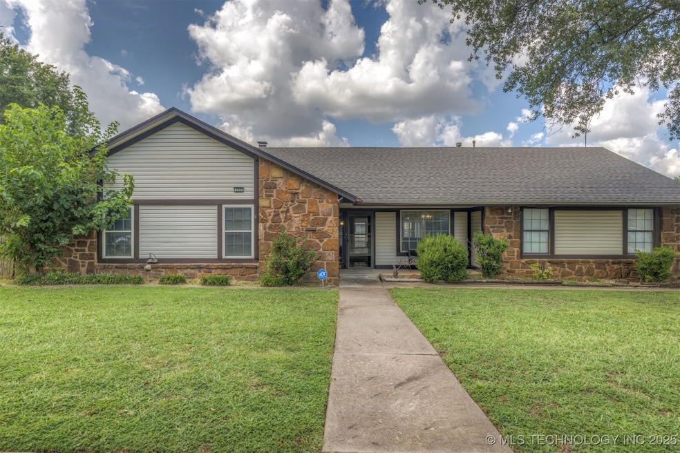 300 S Hemlock Ave, Broken Arrow, OK 74012 - photo 1