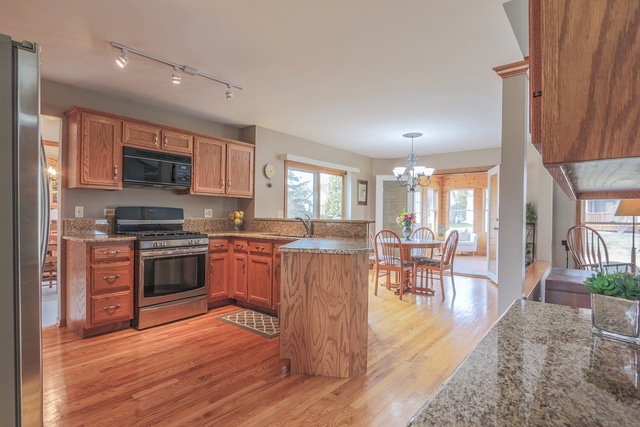 1235 Cromwell Ln, Naperville, IL 60564 - photo 1