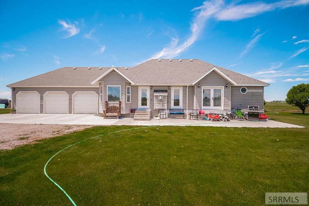 23 S 800 W, Blackfoot, ID 83221 - photo 1