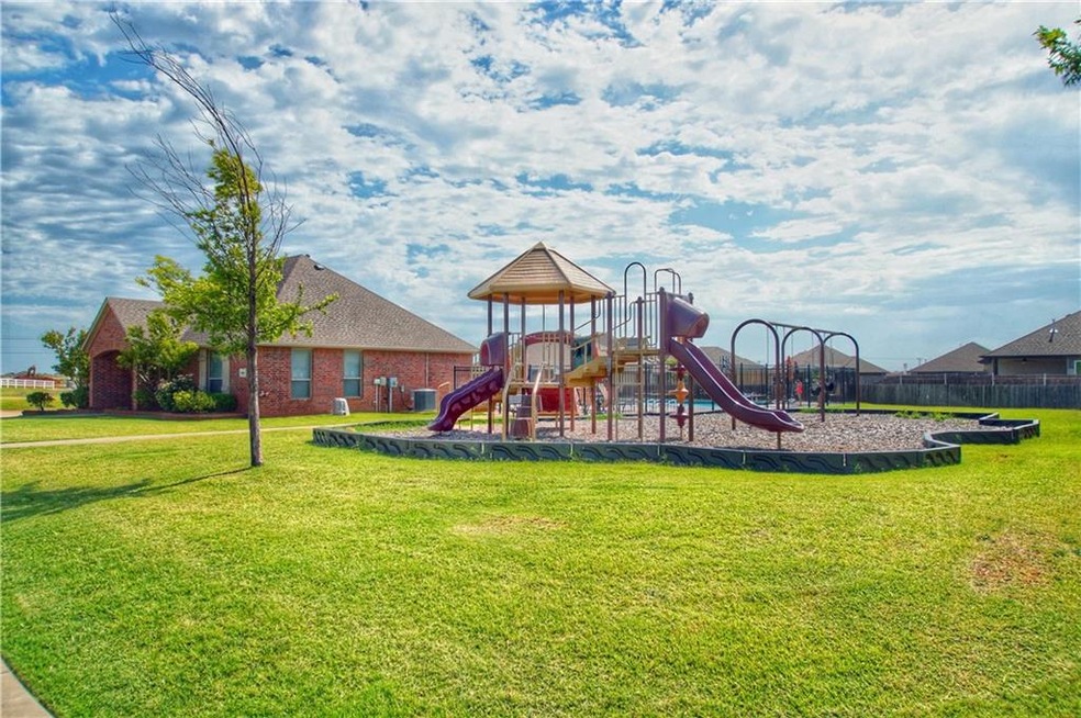 17301 Sparrowhawk Ln, Edmond, OK 73012 - photo 1