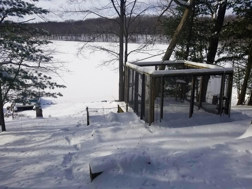 10103 N Lake Shore Dr, Merrill Township, MI 49309 - photo 1