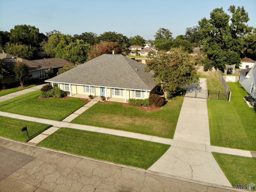 8015 John Newcombe Ave, Baton Rouge, LA 70810 - photo 1