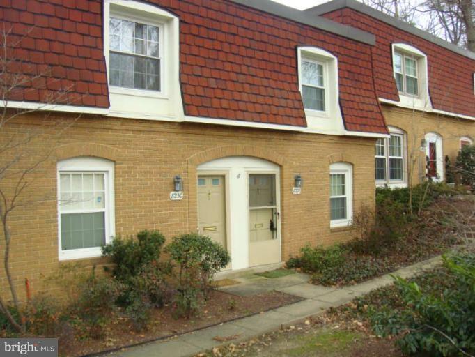 8228 Carrleigh Pkwy unit 83, Springfield, VA 22152 - photo 1