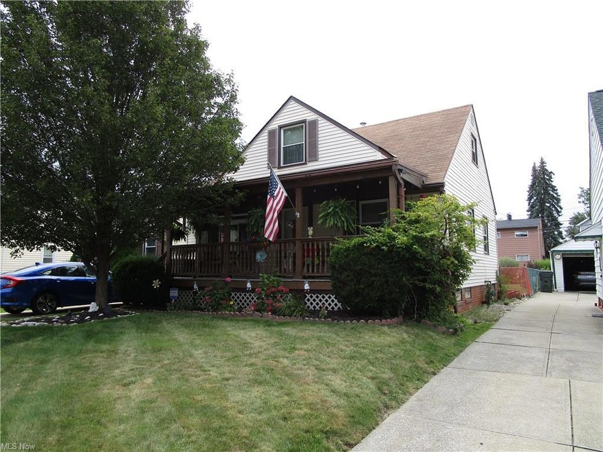 View of front of home featuring a front lawn
