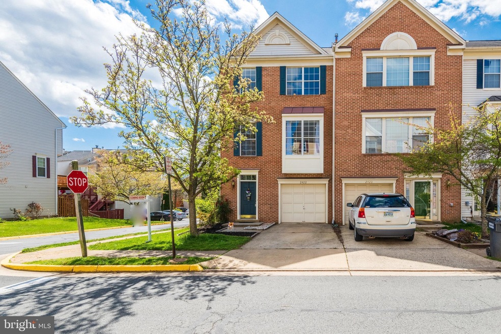 2422 Clover Field Cir, Herndon, VA 20171 - photo 1
