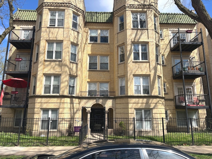 2254 W Arthur Ave unit 1051A, Chicago, IL 60645 - photo 1