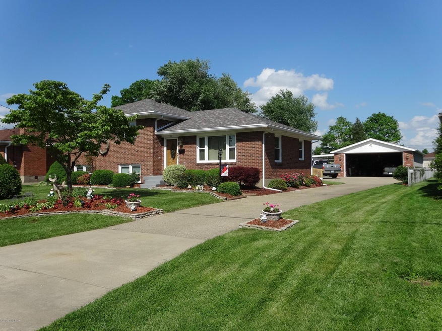 7805 Tip Top Ln, Louisville, KY 40219 - photo 1