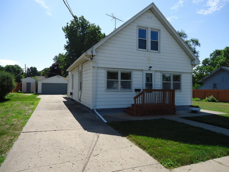 901 E 25th St, Des Moines, IA 50317 - photo 1