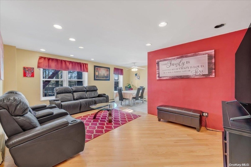 4230 Douglaston Pkwy unit 1C, Douglaston, NY 11363 - photo 1