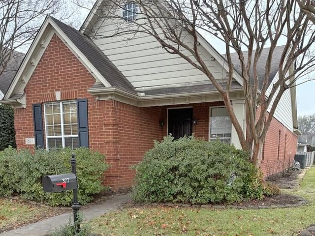 377 Fountain Lake Dr, Memphis, TN 38120 - photo 1
