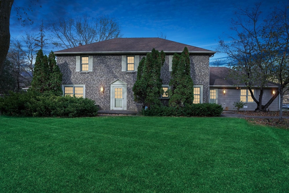 18000 Berry Ln, Wayzata, MN 55391 - photo 1