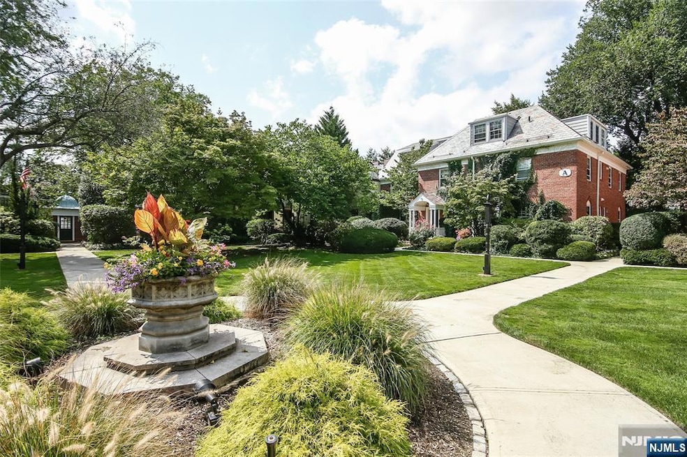 185 E Palisade Ave unit A4B, Englewood, NJ 07631 - photo 1