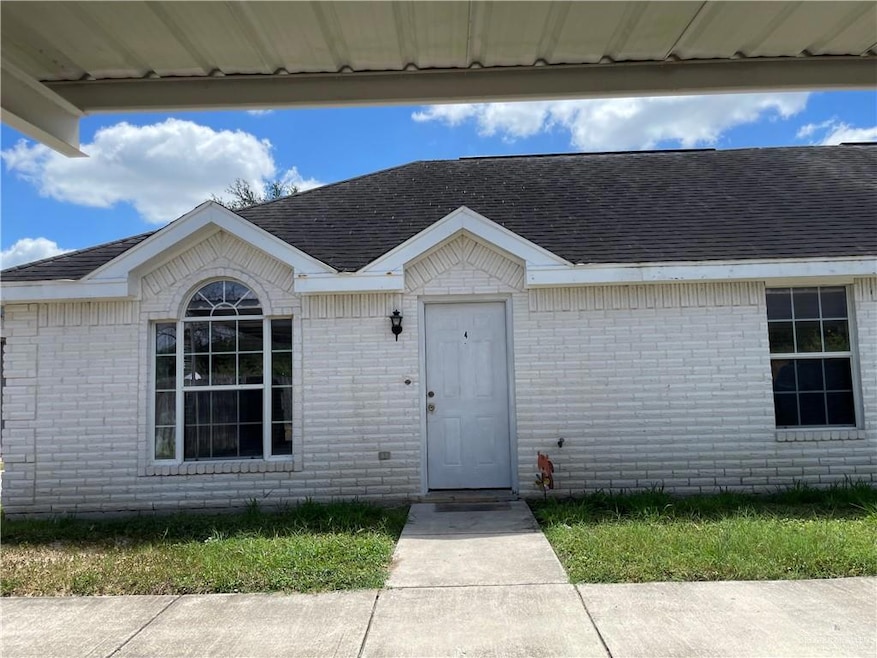 703 La Mancha Dr unit 4, Edinburg, TX 78541 - photo 1
