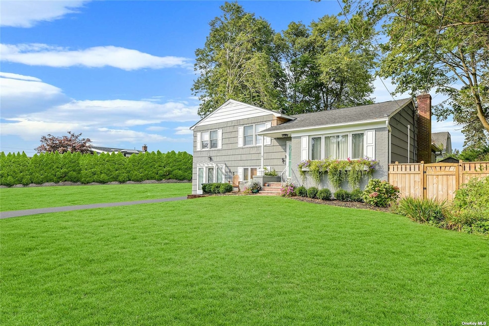 288 Handsome Ave, Sayville, NY 11782 - photo 1