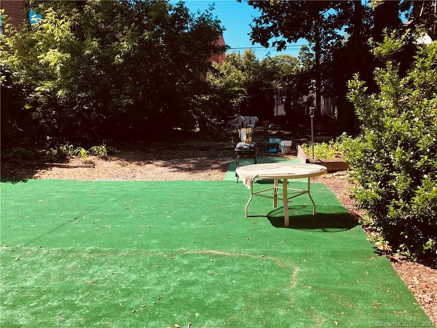 546 Chapel St unit 1 duplex, New Haven, CT 06511 - photo 1