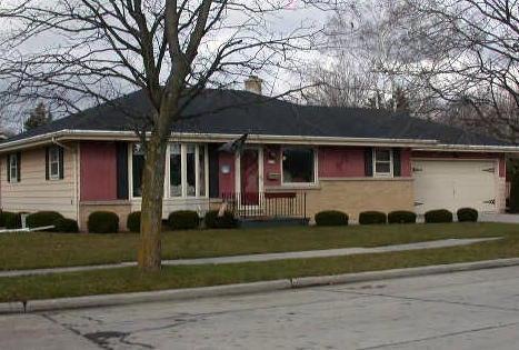 1642 Camden Ct, Manitowoc, WI 54220 - photo 1