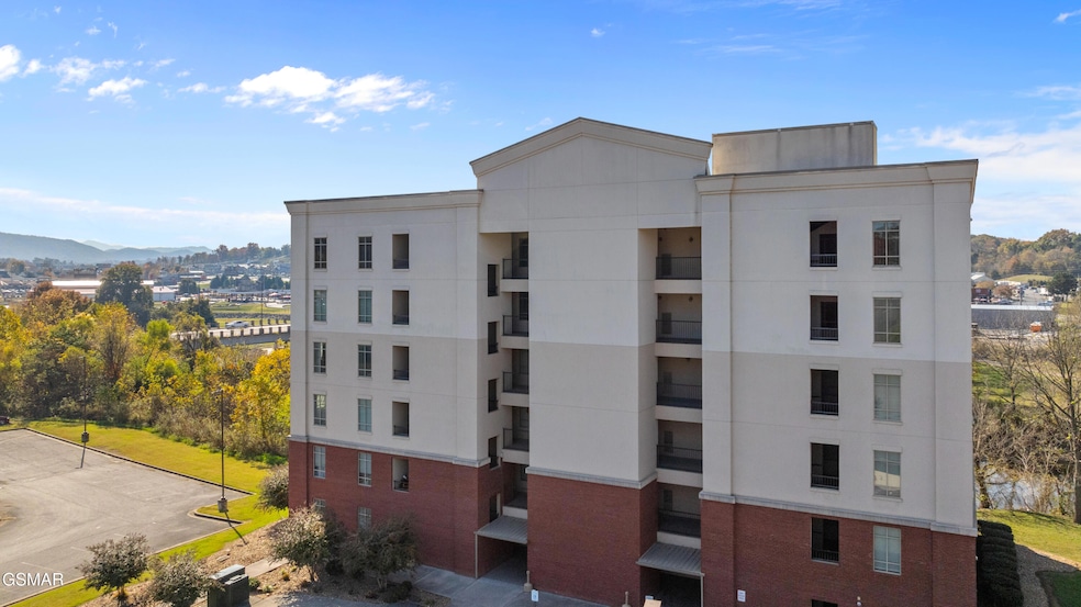 1410 Hurley Dr unit 601, Sevierville, TN 37862 - photo 1
