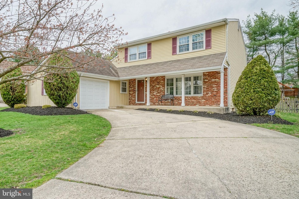 512 Perry Dr, Mount Laurel, NJ 08054 - photo 1