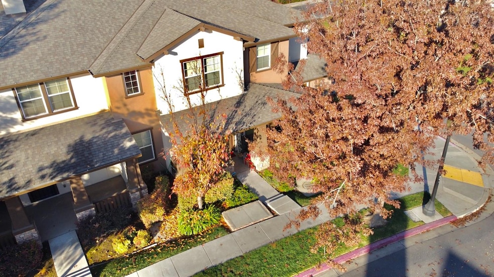 590 Wild Stallion Dr unit 103, Oakdale, CA 95361 - photo 1