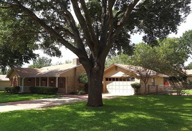 211 W Driftwood Dr, Fredericksburg, TX 78624 - photo 1