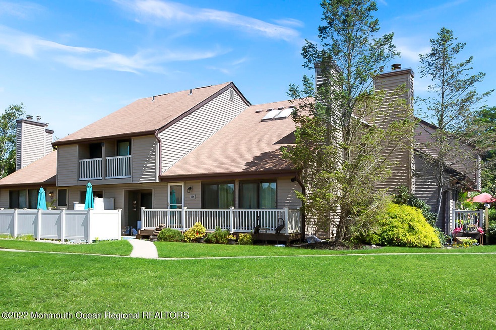 114 Cotswold Cir