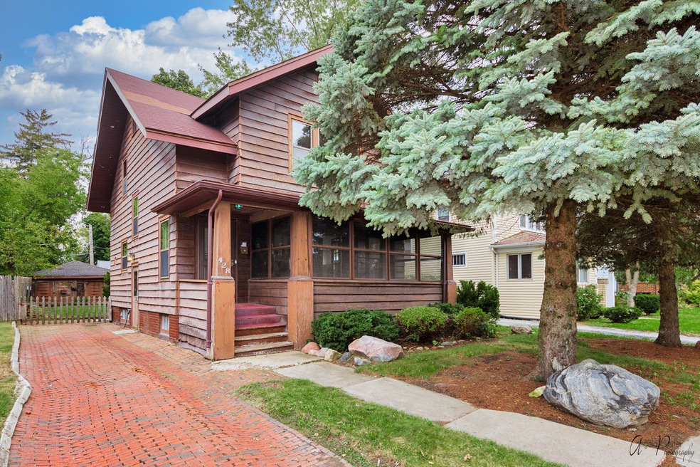 428 W Ridgeland Ave, Waukegan, IL 60085 - photo 1