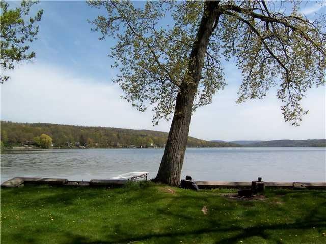 View. Waneta Lake, this property is located direct