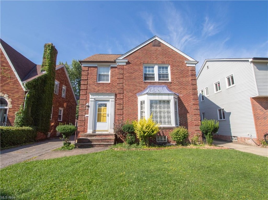 This 4 bedroom, 1.5 bath is located on the lakesid