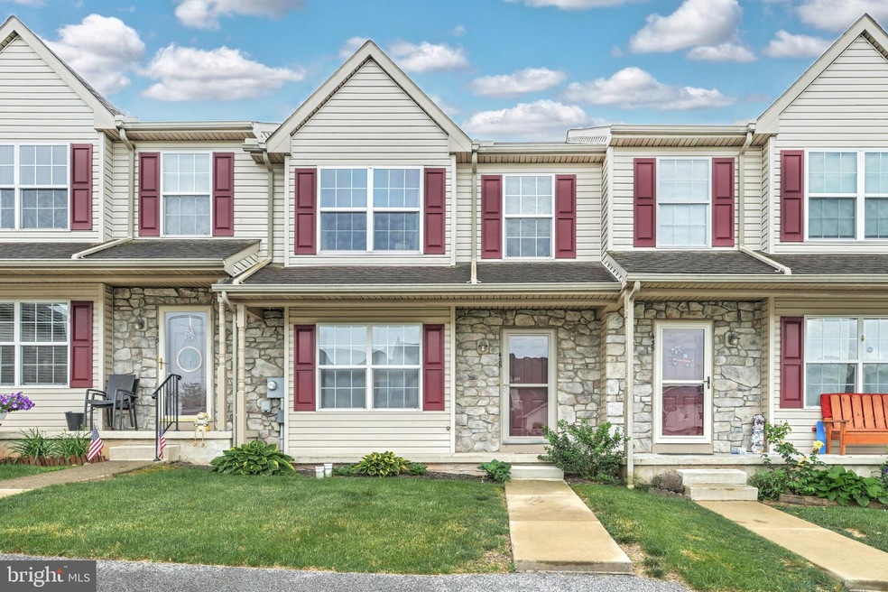 425 Glen Dr unit J425, Manchester, PA 17345 - photo 1