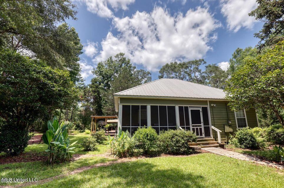 149 Tom Garner Rd, Mc Henry, MS 39561 - photo 1