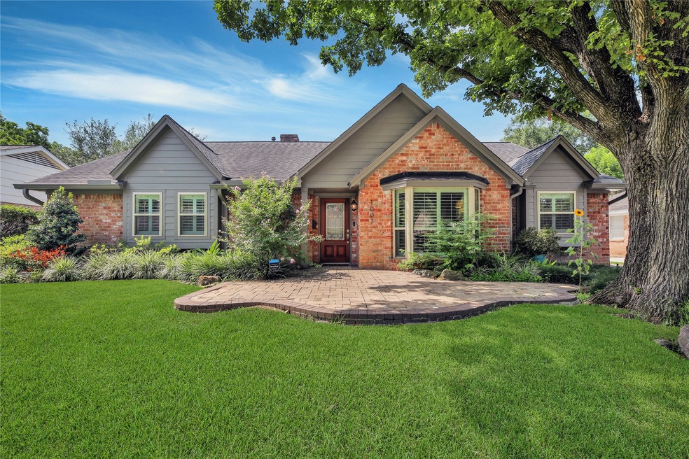 1007 Richelieu Ln, Houston, TX 77018 - photo 1