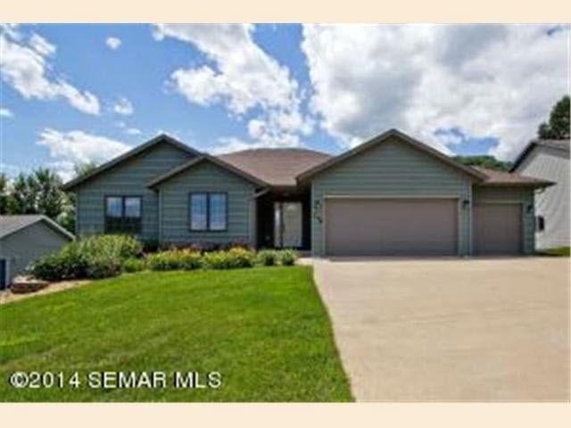 114 Bluffview Dr, Winona, MN 55987 - photo 1
