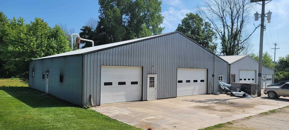 5155 N 900 E, Montgomery, IN 47558 - photo 1