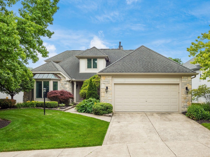 813 Crestway Dr, Columbus, OH 43235 - photo 1