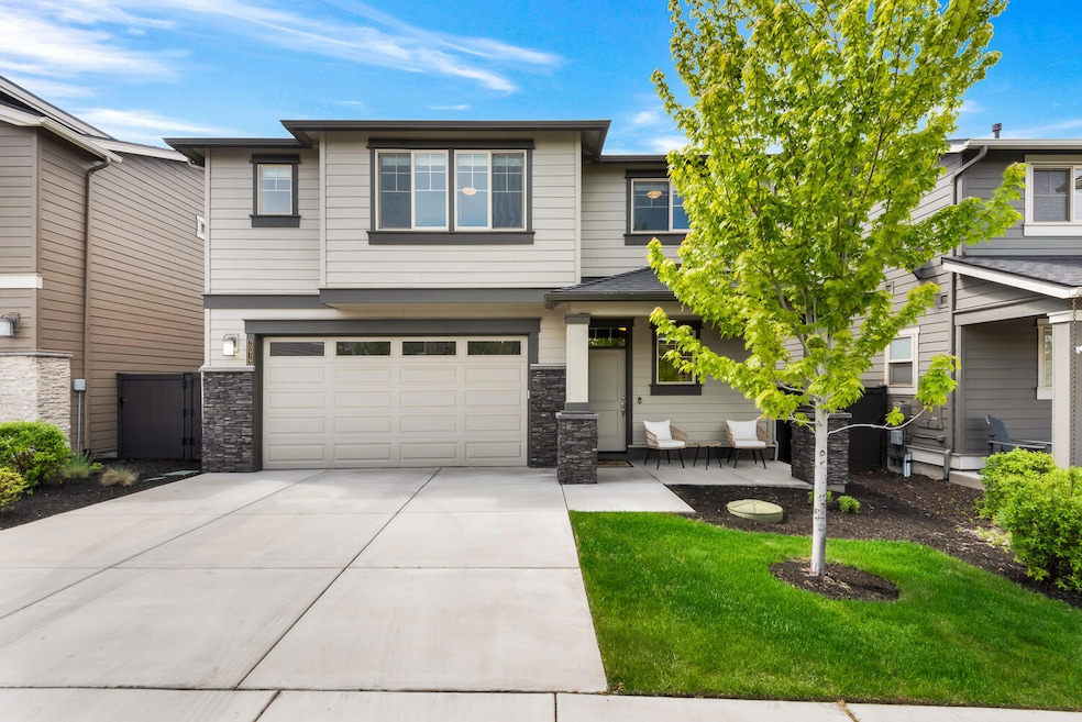 20979 NE Legend Place, Bend, OR 97701 - photo 1