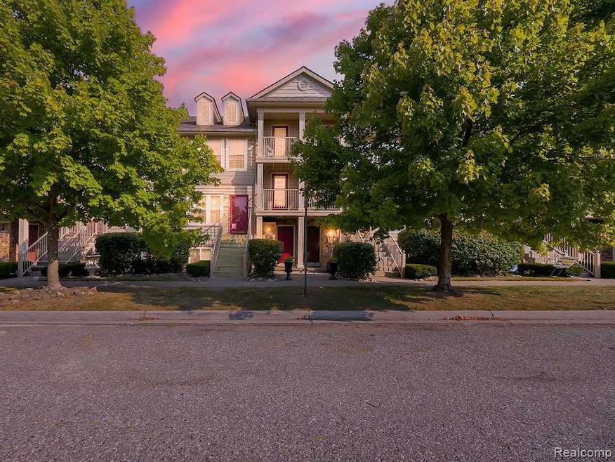 642 Lydia Ln unit 54, Pontiac, MI 48341 - photo 1