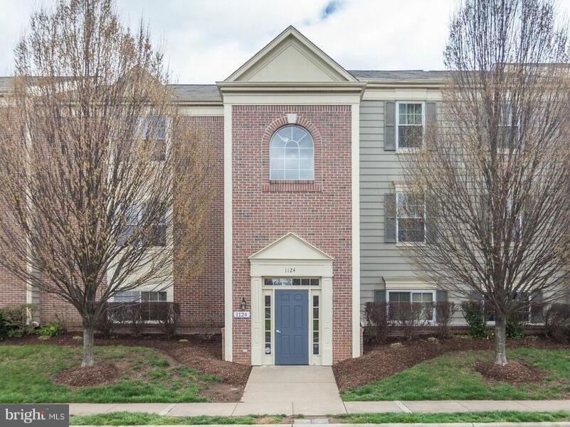 1124 Huntmaster Terrace NE unit 202, Leesburg, VA 20176 - photo 1