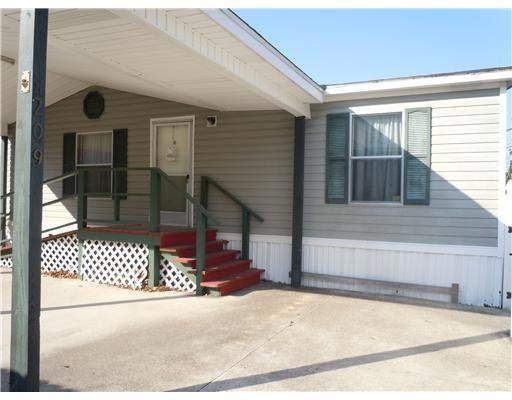 209 W 1st St, Reserve, LA 70084 - photo 1