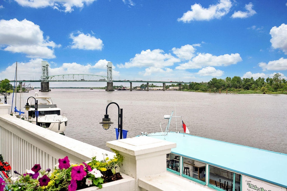 212SWaterStreet2L-24