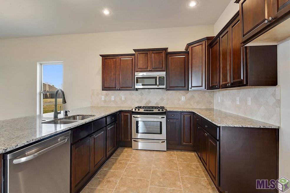 Beautiful kitchen which is open to the dining and 