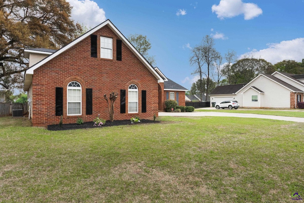 900 Bay Laurel Cir, Warner Robins, GA 31088 - photo 1