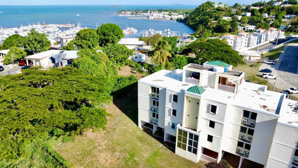 Near the marina,apart does not oceanview