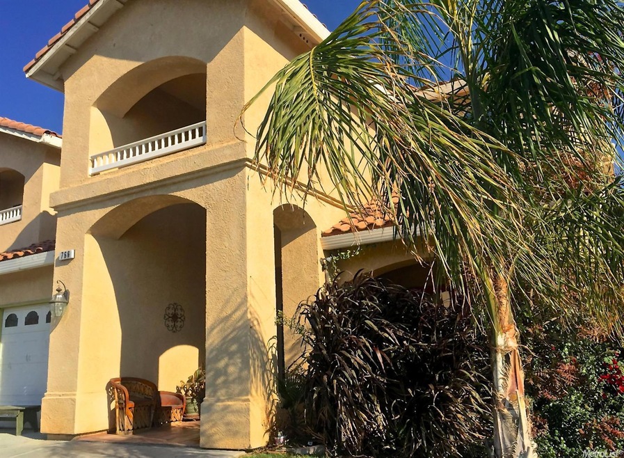 Stucco and tile and sunshine, the essential elemen